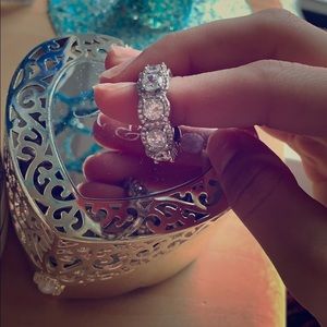 Gorgeous diamond ring